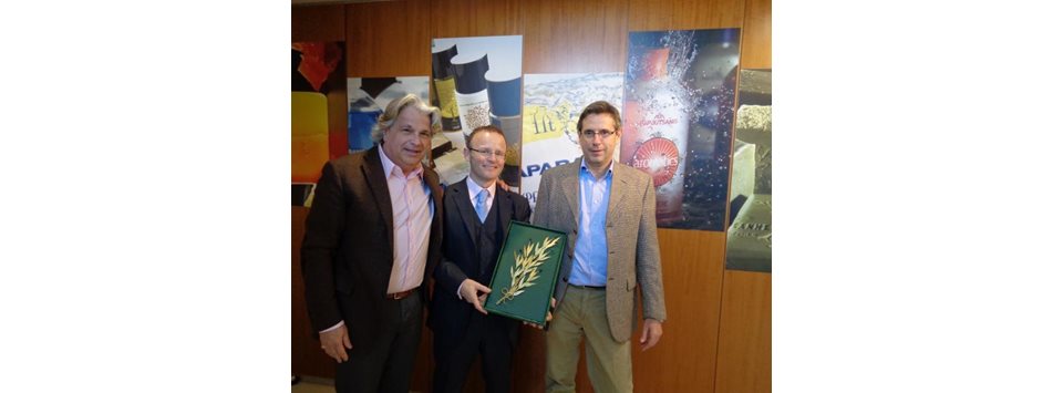 Papoutsanis welcomes British Ambassador John Kittmer